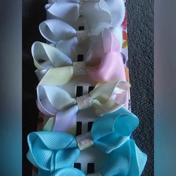 Colorful Kids Hair Bow Set of 19 total. - Picture 4 of 6